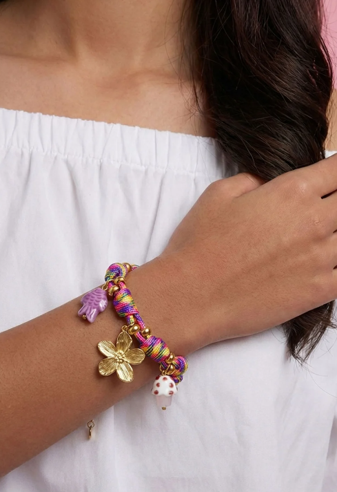 Armband Touwbedels paars gedragen look dames | Coco & Co