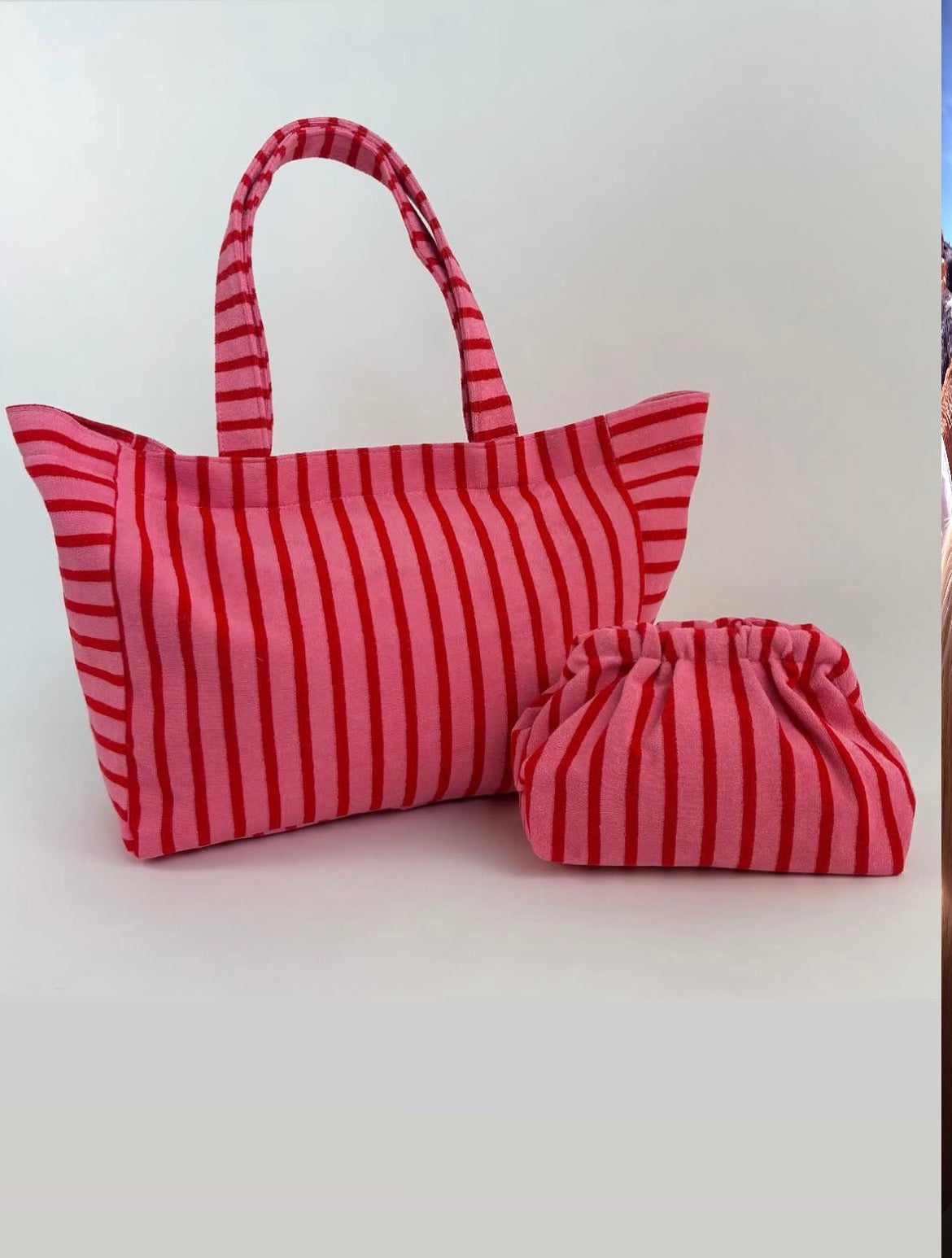 Strandtas rood roze gedragen look dames | Coco & Co