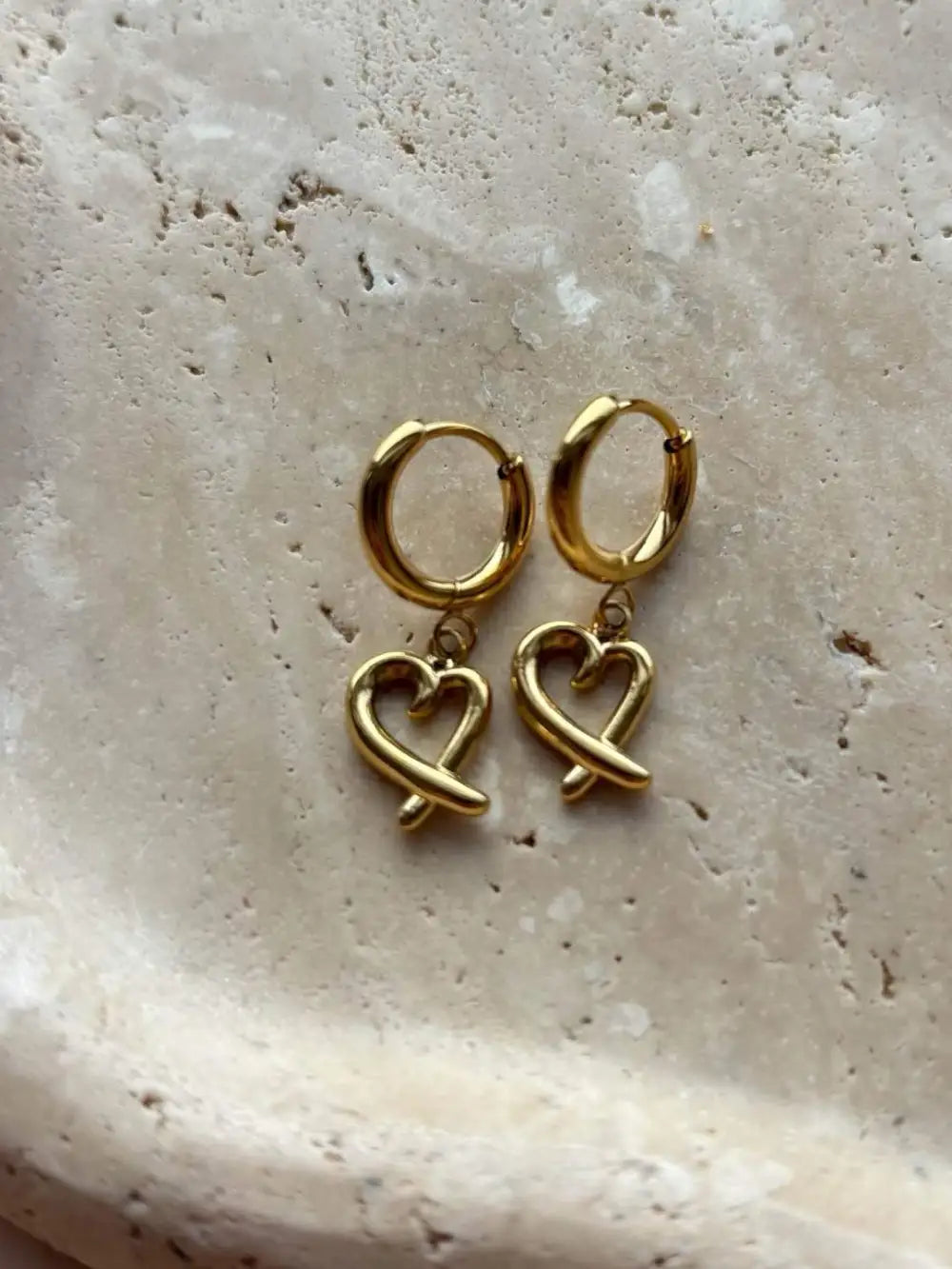 Oorbellen Hart goud open hartje hanger dames | Coco & Co