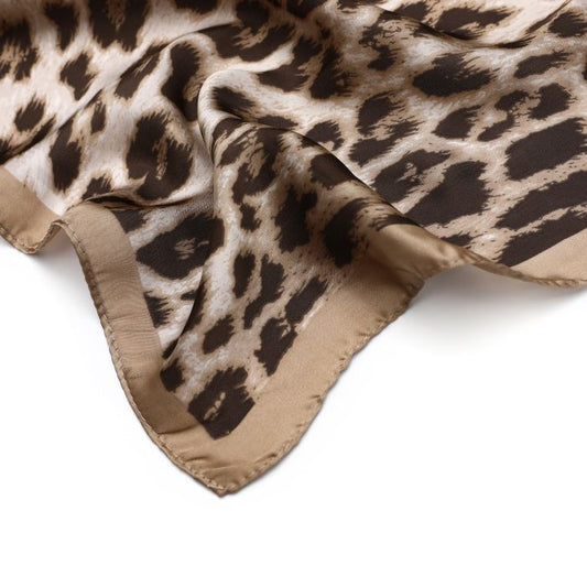 Vierkante sjaal panterprint beige als haarsjaal – lichtgewicht accessoire voor neutrale outfits